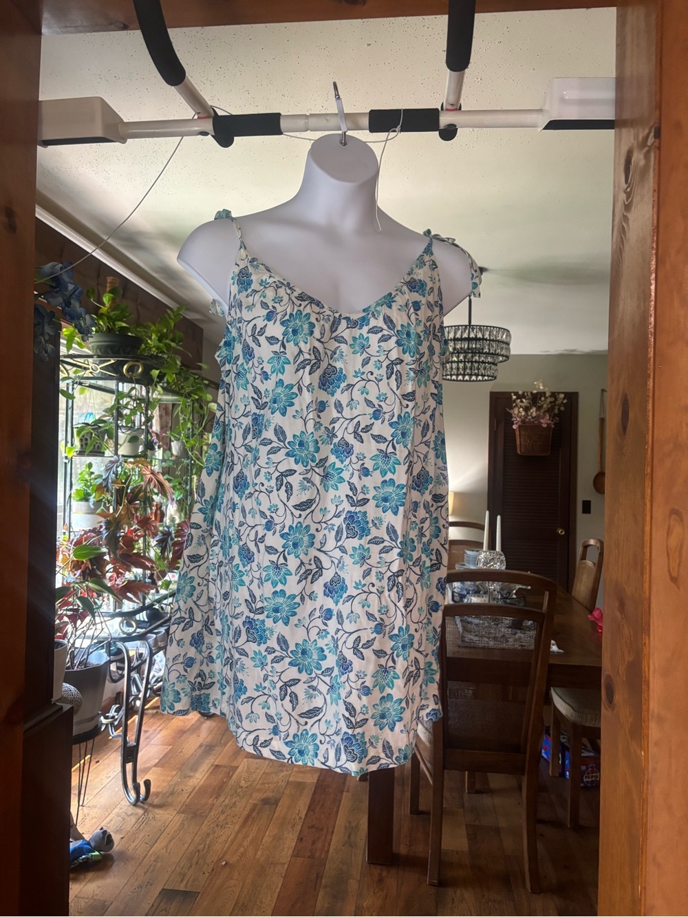 Old Navy Women’s Blue Floral Spaghetti Tie Strap Summer Dress w/ Pockets Size M